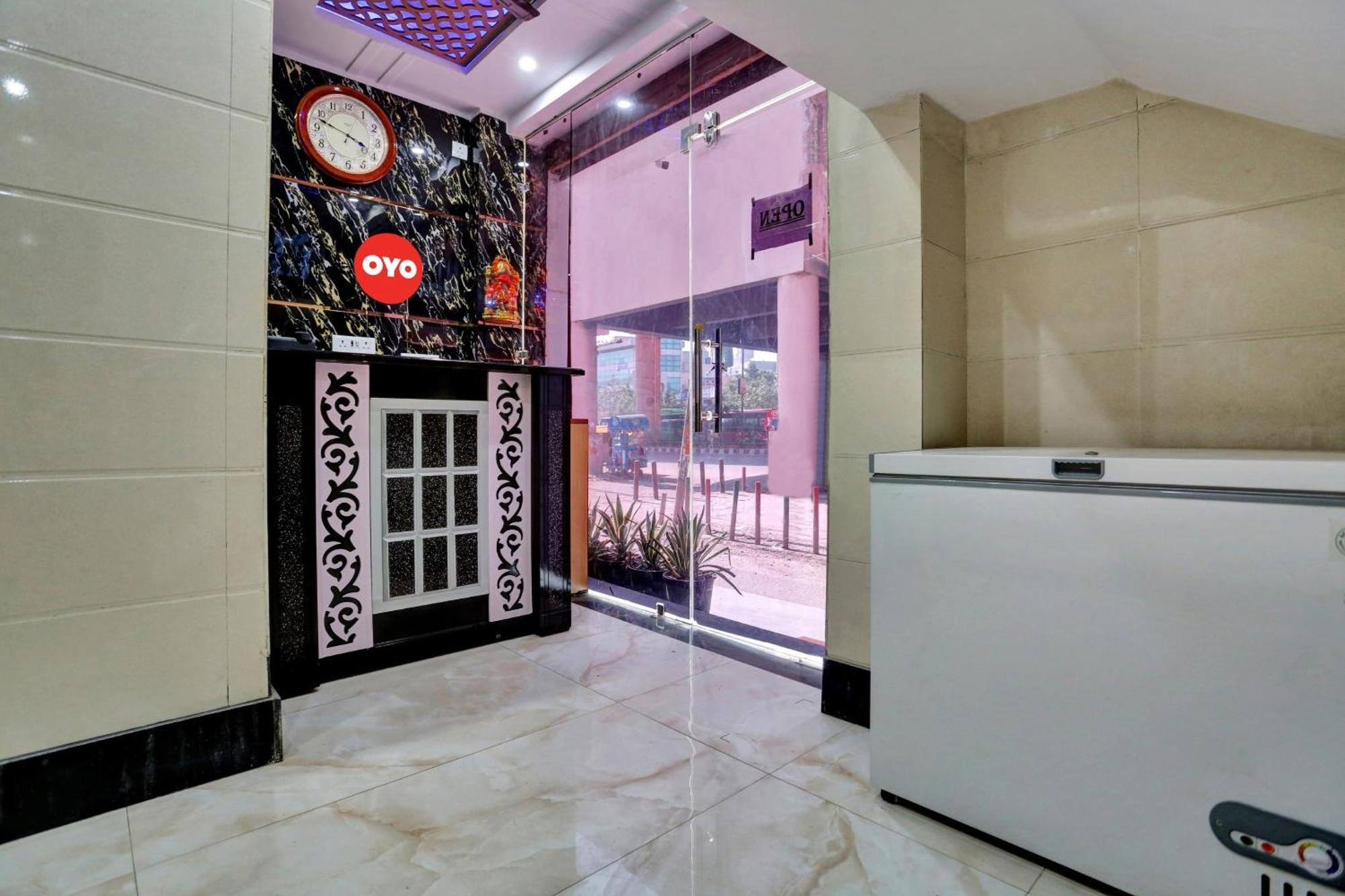 Hotel O Metro Height'S Near Nangloi Railway Metro Station Delhi  Bagian luar foto