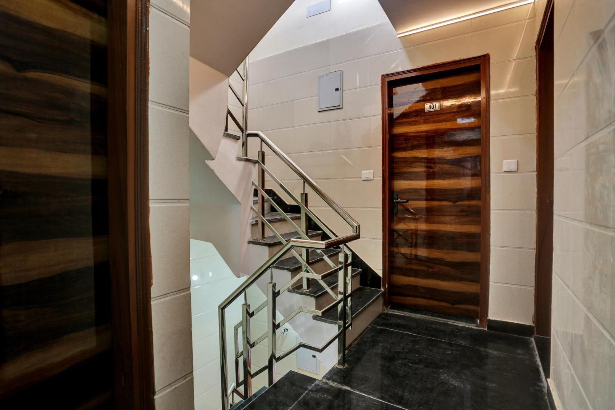 Hotel O Metro Height'S Near Nangloi Railway Metro Station Delhi  Bagian luar foto