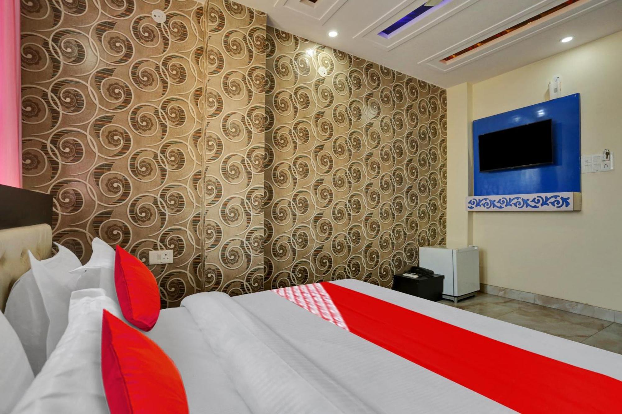 Hotel O Metro Height'S Near Nangloi Railway Metro Station Delhi  Bagian luar foto