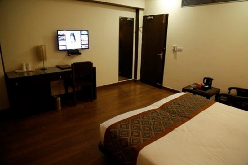 Hotel O Metro Height'S Near Nangloi Railway Metro Station Delhi  Bagian luar foto