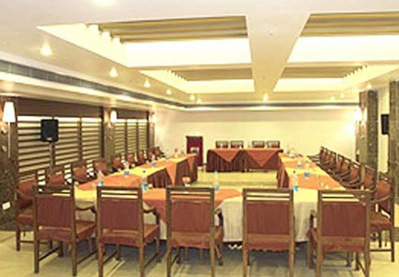 Hotel O Metro Height'S Near Nangloi Railway Metro Station Delhi  Bagian luar foto