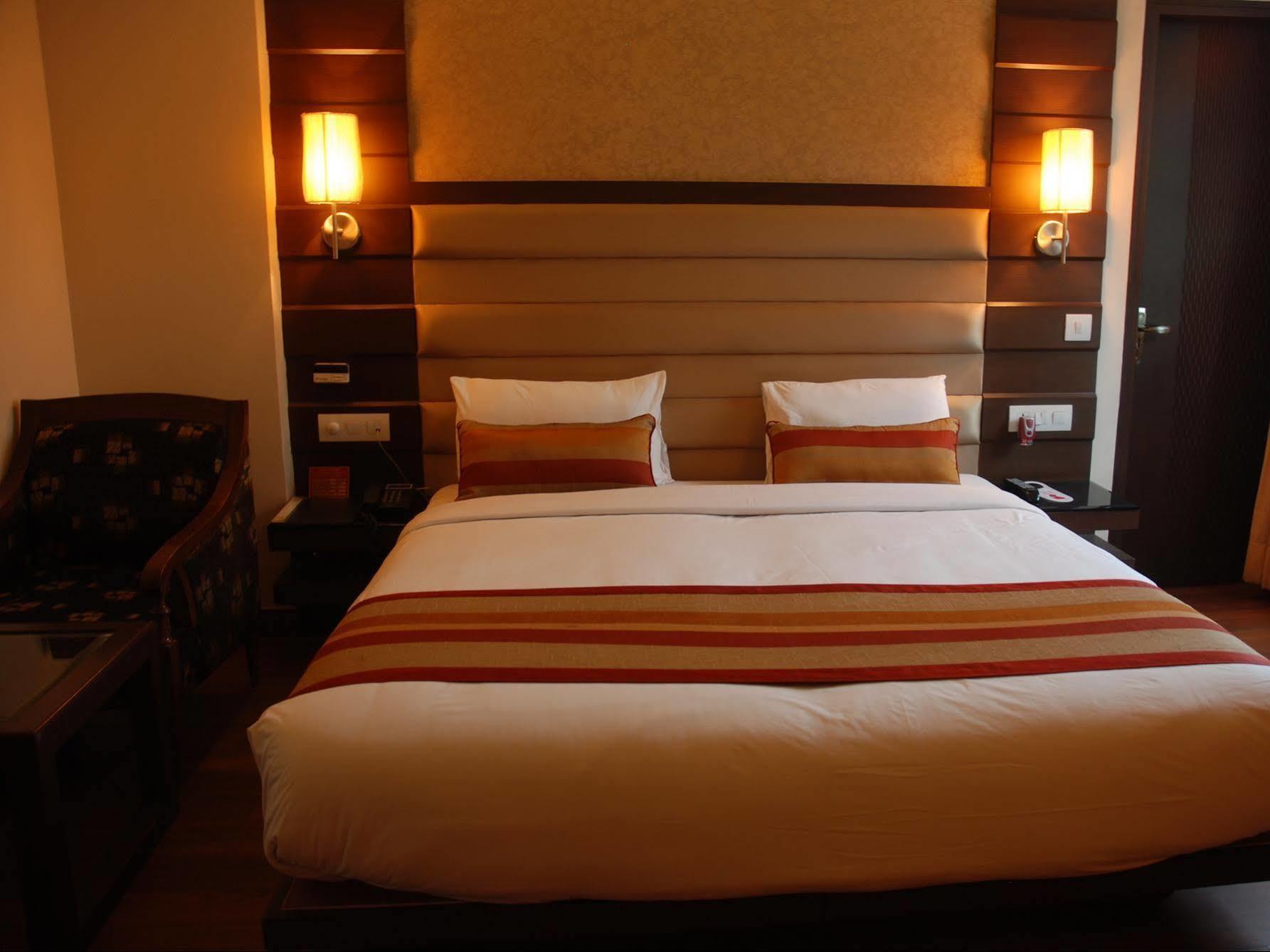 Hotel O Metro Height'S Near Nangloi Railway Metro Station Delhi  Bagian luar foto